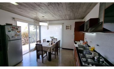 Casa de 5 ambientes con jacuzzi. Los lamos. Rumenco.