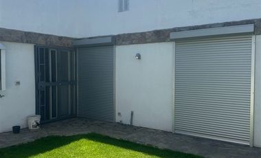Casa en venta de 3 dorm. en La Florida