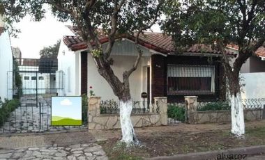 Casa en venta de 2 dormitorios c/ cochera en Ituzaingó Norte