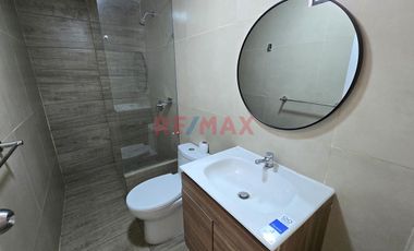 Casa En Alquiler De 2 Niveles Con Amplios Ambientes Y Excelente Iluminación