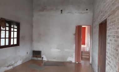 MUY BUENA PROPIEDAD 3AMB EN LOTE PROPIO CERCA DE LA ESTACION