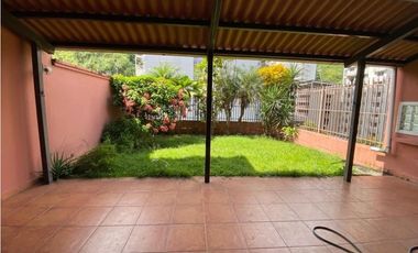 SE VENDE CASA EN CONDADO DEL REY $315,000 AM