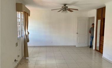 SE VENDE CASA EN CONDADO DEL REY $315,000 AM