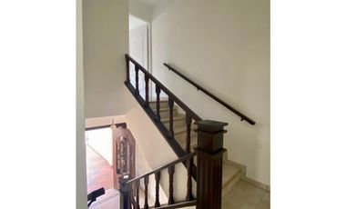 SE VENDE CASA EN CONDADO DEL REY $315,000 AM