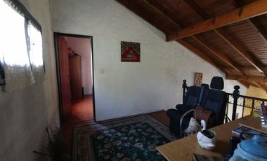 Chalet de 5 AMBIENTES ubicado a 500 metros de la Avenida Hipólito Yrigoyen.