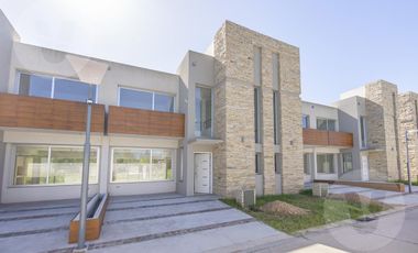 Duplex en venta y alquiler - Canning, Complejo Cabral