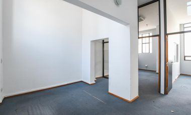 Oficina amplia en alquiler y venta Categoría Microcentro