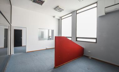 Oficina amplia en alquiler y venta Categoría Microcentro