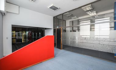 Oficina amplia en alquiler y venta Categoría Microcentro