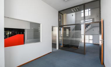 Oficina amplia en alquiler y venta Categoría Microcentro
