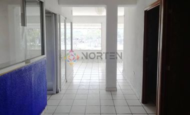 AMPLIO LOCAL PARA OFICINAS EN RENTA EN EL CRUCERO, CANCÚN, Q
