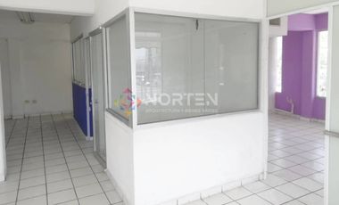AMPLIO LOCAL PARA OFICINAS EN RENTA EN EL CRUCERO, CANCÚN, Q