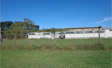 Excelente propiedad en el Parque industrial con todos los servicios. Apto diversos emprendimientos