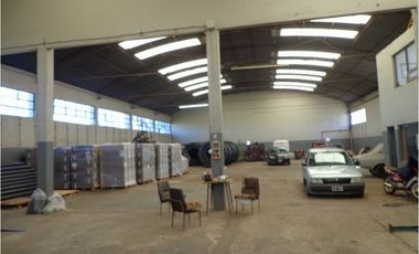 Excelente propiedad en el Parque industrial con todos los servicios. Apto diversos emprendimientos