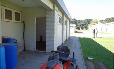 Excelente propiedad en el Parque industrial con todos los servicios. Apto diversos emprendimientos