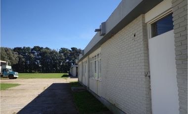 Excelente propiedad en el Parque industrial con todos los servicios. Apto diversos emprendimientos