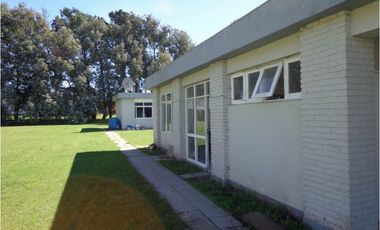 Excelente propiedad en el Parque industrial con todos los servicios. Apto diversos emprendimientos