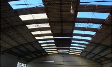 Excelente propiedad en el Parque industrial con todos los servicios. Apto diversos emprendimientos