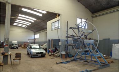 Excelente propiedad en el Parque industrial con todos los servicios. Apto diversos emprendimientos