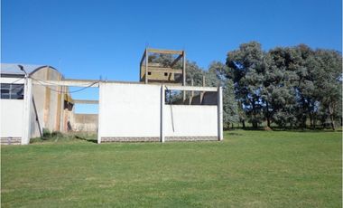 Excelente propiedad en el Parque industrial con todos los servicios. Apto diversos emprendimientos