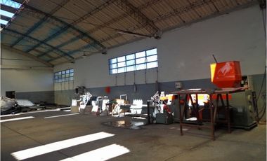 Excelente propiedad en el Parque industrial con todos los servicios. Apto diversos emprendimientos