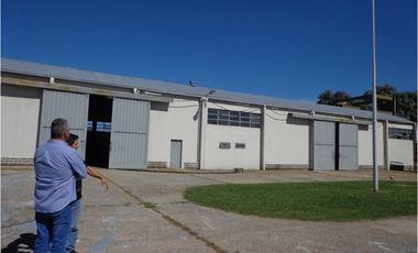 Excelente propiedad en el Parque industrial con todos los servicios. Apto diversos emprendimientos