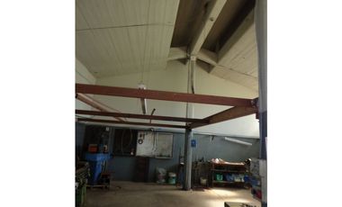 Excelente propiedad en el Parque industrial con todos los servicios. Apto diversos emprendimientos