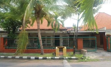 Rumah Tengah Kota Jalan Siak Darmo Surabaya
