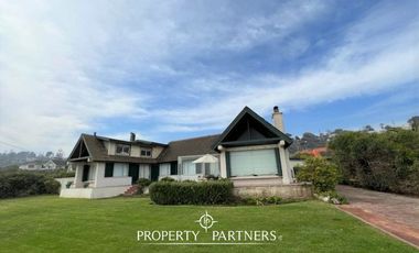 Casa en  Santo Domingo con vista al mar en primera línea
