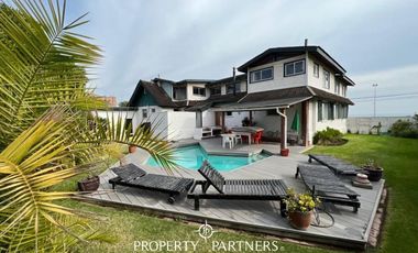 Casa en  Santo Domingo con vista al mar en primera línea