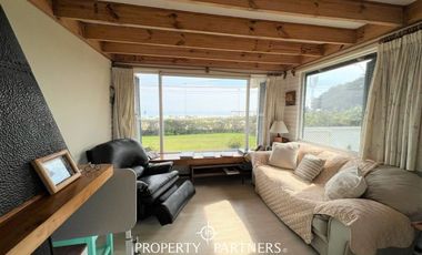 Casa en  Santo Domingo con vista al mar en primera línea