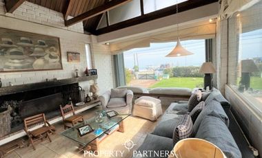 Casa en  Santo Domingo con vista al mar en primera línea