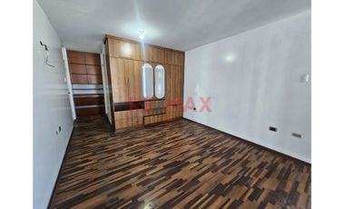 Casa De 3 Pisos En Santa María 5Ta Etapa –Cerca A Parque | Alta Proyección