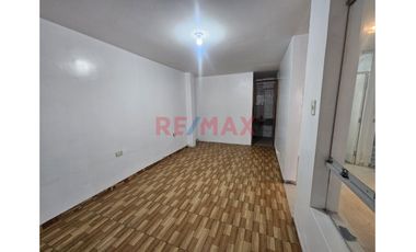 Casa De 3 Pisos En Santa María 5Ta Etapa –Cerca A Parque | Alta Proyección