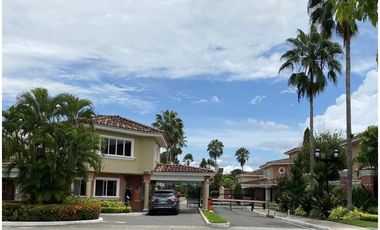 En alquiler hermosa casa en costa del este (RC)
