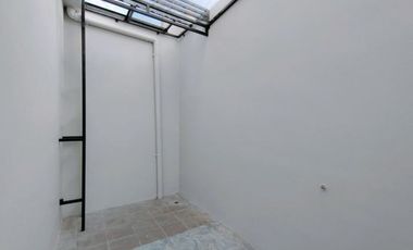 RUMAH MEWAH DI GEDONG KUNING YOGYAKARTA DALAM PERUMAHAN DEKAT PUSAT KOTA