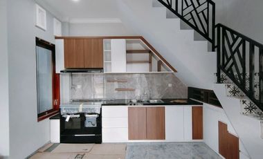 RUMAH MEWAH DI GEDONG KUNING YOGYAKARTA DALAM PERUMAHAN DEKAT PUSAT KOTA
