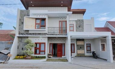 RUMAH MEWAH DI GEDONG KUNING YOGYAKARTA DALAM PERUMAHAN DEKAT PUSAT KOTA