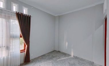 RUMAH MEWAH DI GEDONG KUNING YOGYAKARTA DALAM PERUMAHAN DEKAT PUSAT KOTA