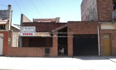 Casa C/ Cochera y Terraza en Zona de Avenidas / Lanus Oeste