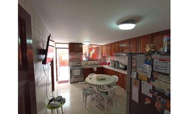 Venta De Hermosa Casa De 3 Pisos En Santiago De Surco