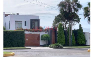 Venta De Exclusiva Casa En La Encantada De Villa