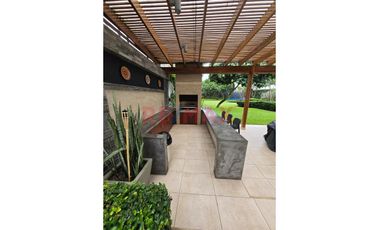 Venta De Exclusiva Casa En La Encantada De Villa