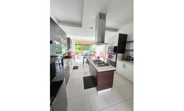 Venta De Exclusiva Casa En La Encantada De Villa