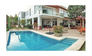 Venta De Exclusiva Casa En La Encantada De Villa