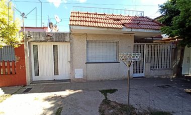 Casa 2 Dormitorios - Oportunidad - Colegiales 2523