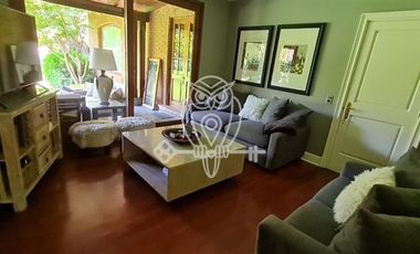 Casa estilo ingles en venta de 7 dorm. las brisas en Colina