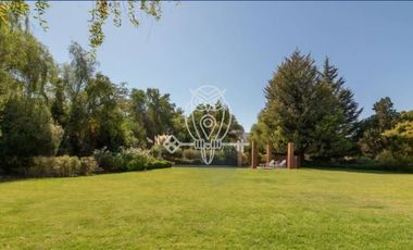 Casa estilo ingles en venta de 7 dorm. las brisas en Colina