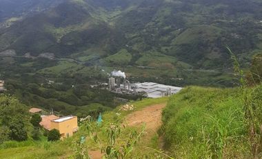VENDO TERRENO SEMI PLANO EN BARBOSA ANTIOQUIA.