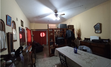 CASA CON LOCAL CALLE LA PORTEÑA